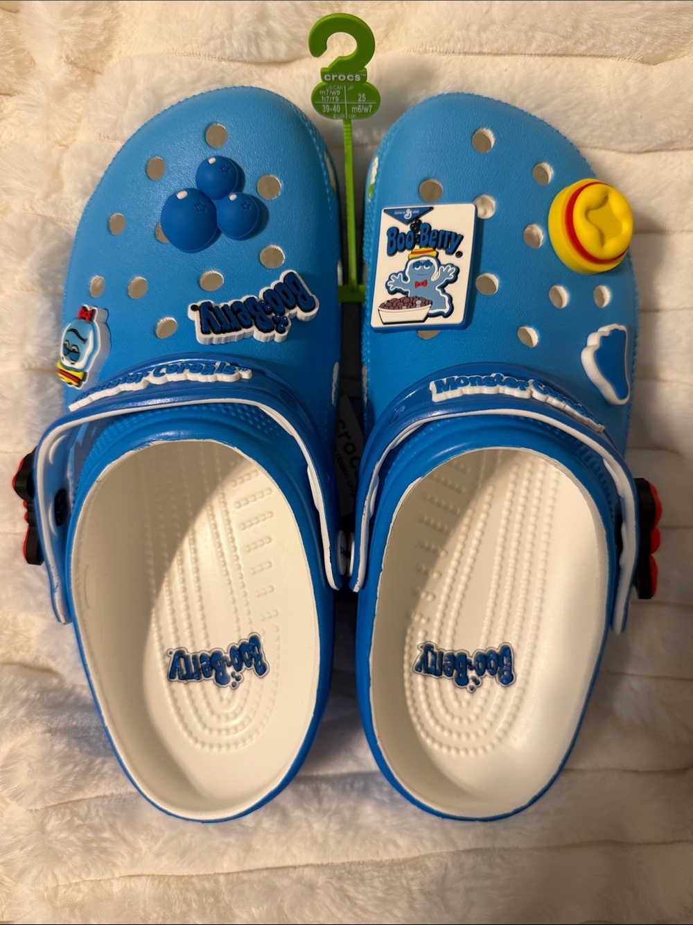 CROCS Boo Berry Classic Clog with Charms Size 7M/9W